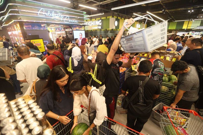 Grand opening, supermarket tour, and press conference ST Rosyam Mart in Jakel Square KL—LOW BOON TAT / The Star