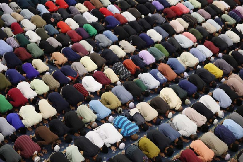 Muslims perform tarawih prayers to welcome the holy fasting month of Ramadan at the National Mosque in Kuala Lumpur, March 1, 2025. — GLENN GUAN/The Star
