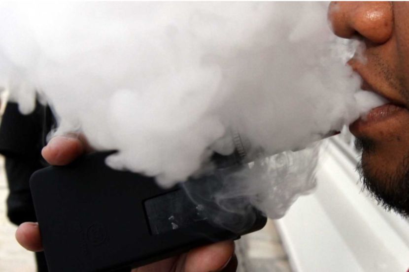 Kebanyakan lelaki lebih gemar menggunakan vape berbanding rokok. -Gambar hiasan 