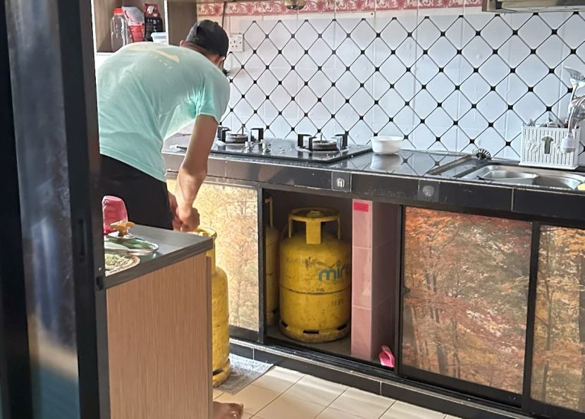 Penghantar gas ini didakwa berkelakuan tidak senonoh.