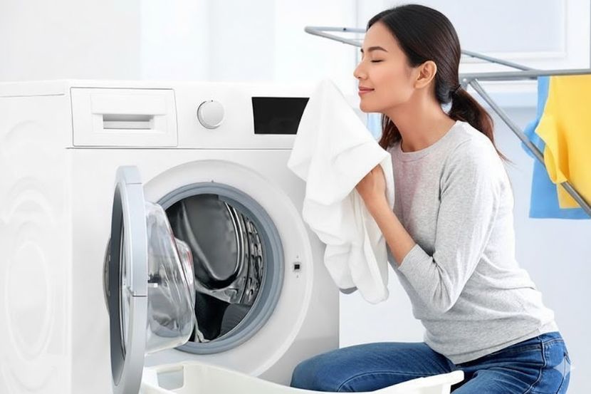 Pakaian putih dan warna cerah lebih sesuai dibasuh menggunakan air panas. -Gambar hiasan AI