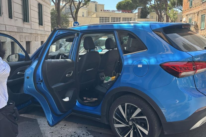 Rakyat Malaysia yang lain turut berkongsi pengalaman menjadi mangsa pecah kereta di Rom. -Gambar media sosial