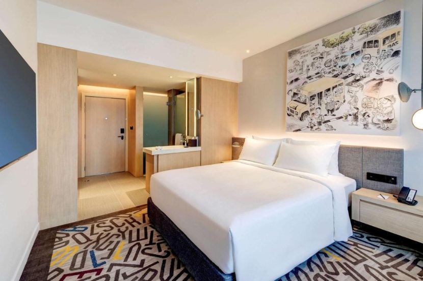 Setiap unit dihiasi karya seni kartunis tempatan, Reggie Lee.