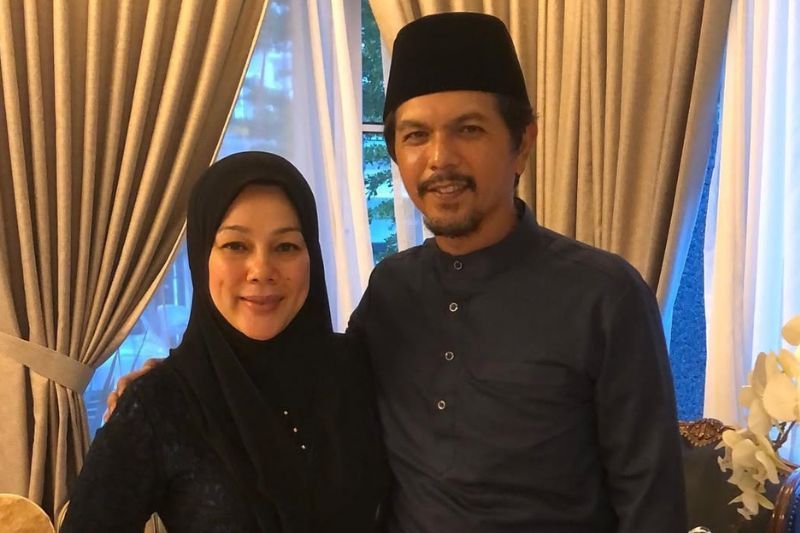 Shiera (kiri) dan Ijoy sudah 23 tahun mendirikan rumah tangga.