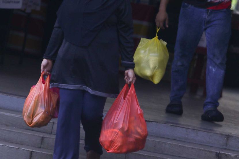 Peoples was seen using the single use plastic bags while buying groceries at Pasar Moden Seksyen 6 in Shah Alam yesterday. — IZZRAFIQ ALIAS/The Star