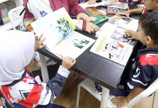 Budaya membaca akan dihidupkan semula di sekolah, institusi pendidikan, keluarga dan komuniti.