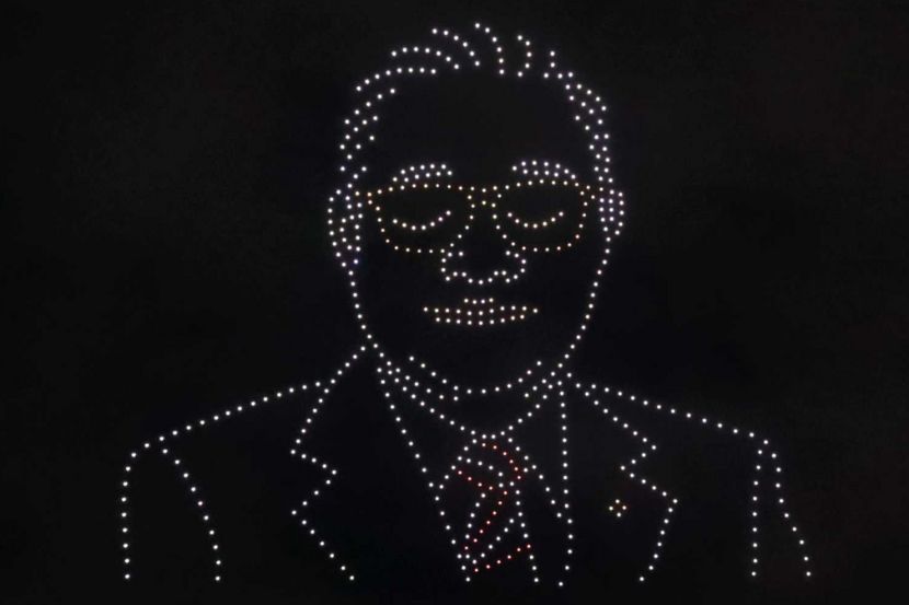 Wajah pengasas Public Bank juga divisualkan menggunakan dron. -Foto Art Chen/SMG