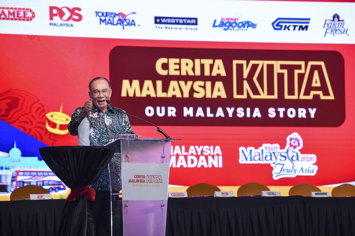 Perdana Menteri menuntut komitmen berterusan daripada kerajaan, sektor swasta dan masyarakat dalam menjayakan Tahun Melawat Malaysia 2026. — IZZRAFIQ ALIAS/SMG