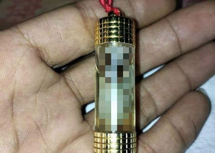 Minyak pengasih digunakan untuk menarik minat individu yang disukai. -Gambar hiasan