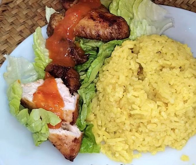 Nasi ayam yang dihasilkan berbau harum dan menyelerakan anak-anak.