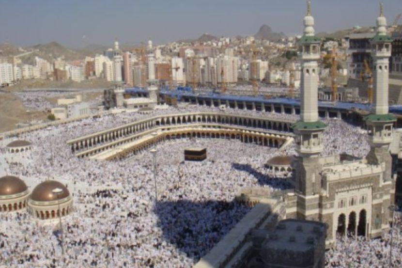 Menunaikan umrah dan haji di Mekah menjadi idaman setiap umat Islam. -Gambar hiasan