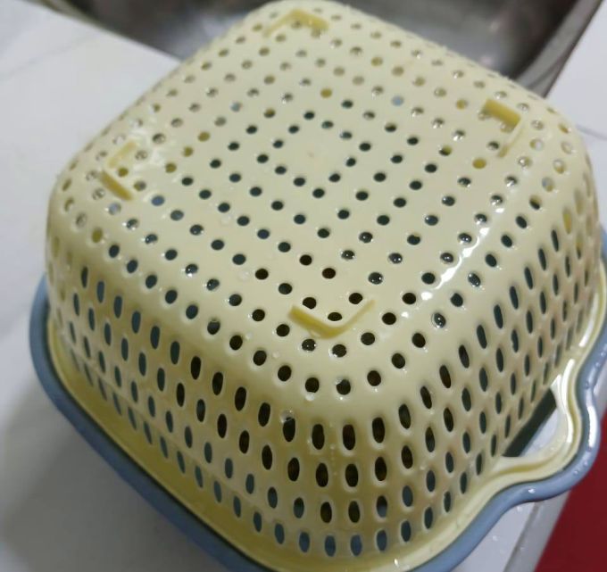 Bekas yang digunakannya untuk menyemai kacang hijau. -Foto Nona Danial