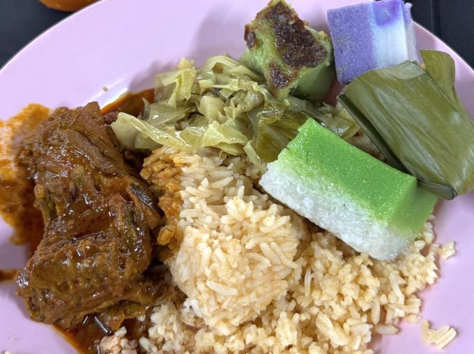 Kuih muih boleh dibawa sebagai pertukaran juadah antara jemaah. -Foto Thread Nurfarhana