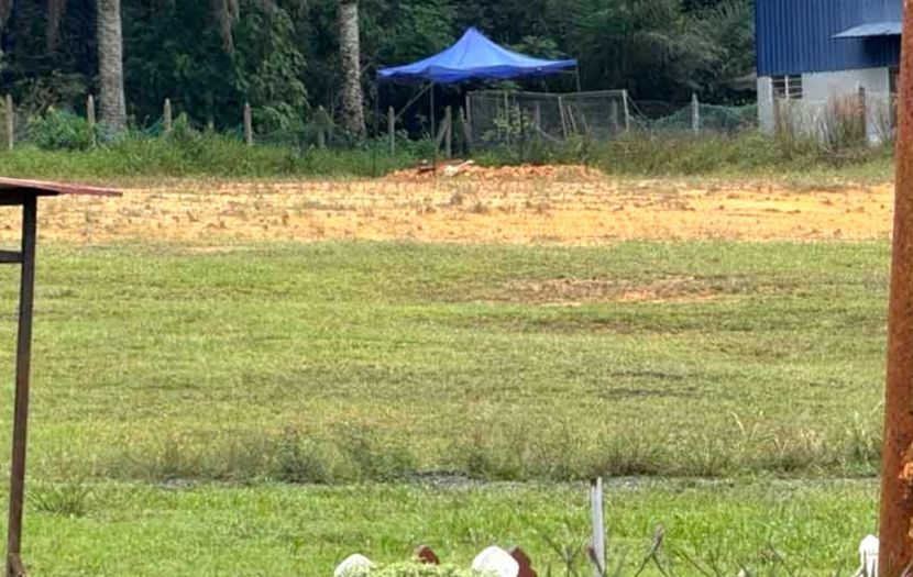Kubur suspek yang menyerang Balai Polis Ulu Tiram di Johor diasingkan dari yang lain. 