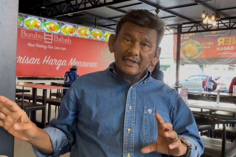 Ebby bersyukur dibantu oleh rakan artis.