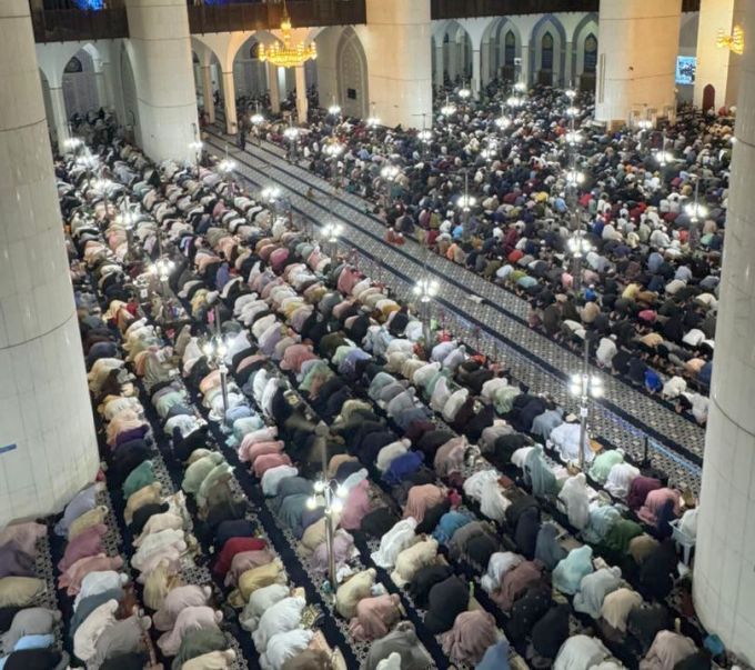 Makmum yang mengisi kekosongan saf akan menerima fadhilat. -Gambar hiasan