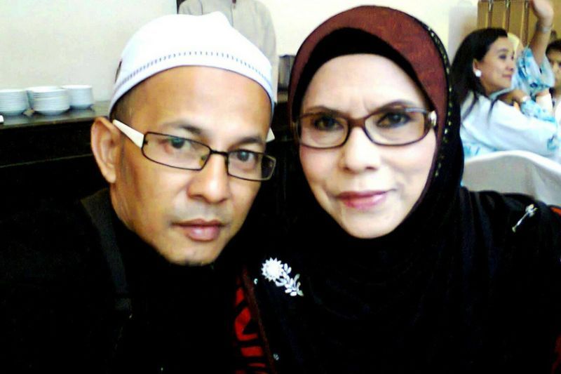 M Jamil merupakan anak kepada Seniwati Sarimah (kanan).