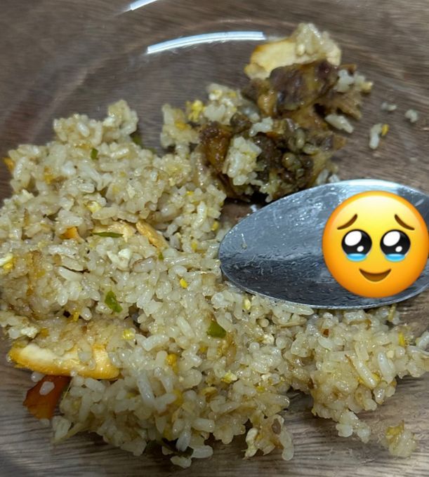 Nasi goreng yang dimasaknya dikatakan lembik dan tidak dihabiskan suami.