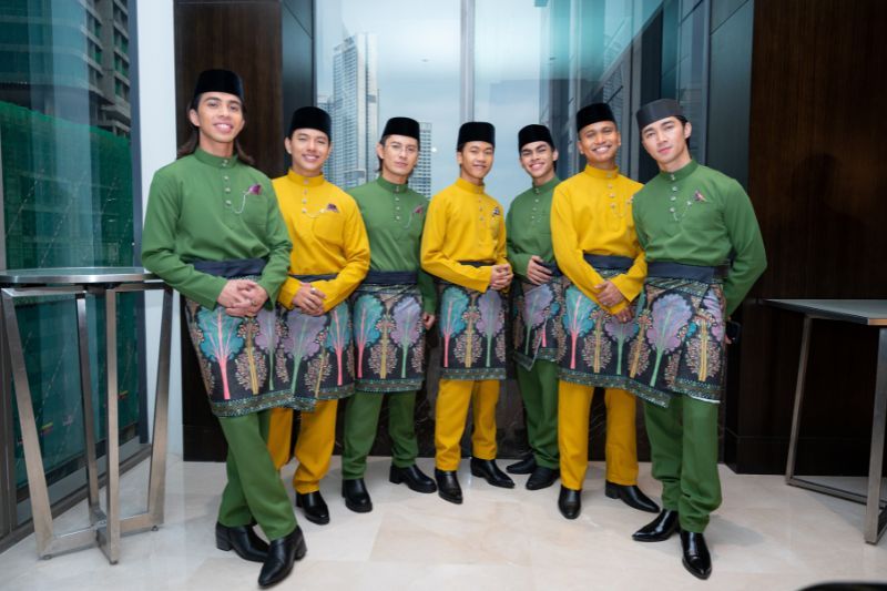 Ariel (paling kiri) mahu fokus kepada kerjaya bersama Alpha.