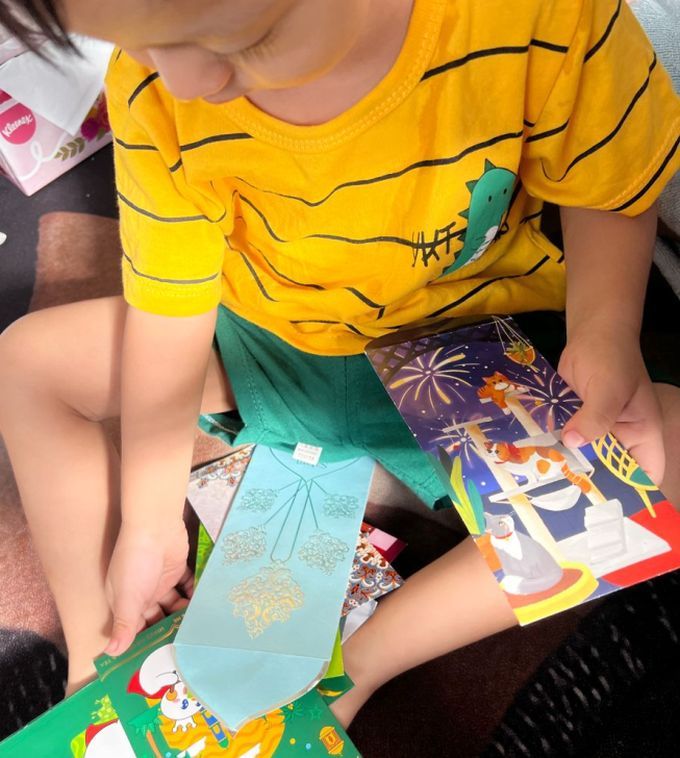 Kanak-kanak pasti gembira mendapat duit raya. -Gambar hiasa