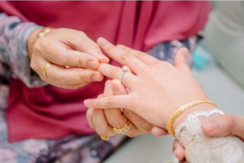 Majlis bertunang biasanya dibuat secara kecil-kecilan. -Gambar hiasan AI