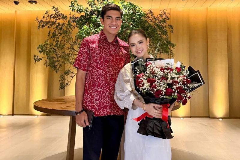 Syed Saddiq (kiri) dan Bella selamat bertunang pada 28 Mac 2026.