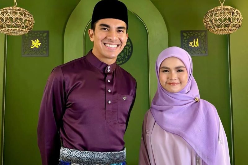 Syed Saddiq (kiri) kini sudah menjadi tunangan Bella.