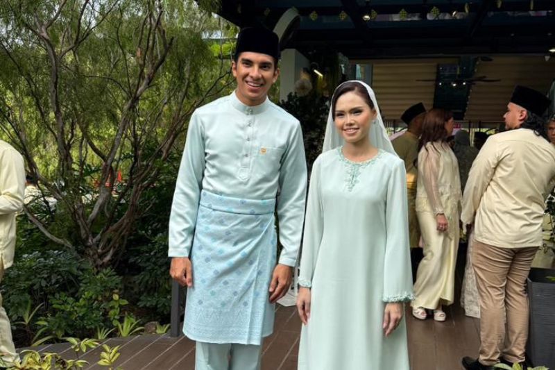Bella (kanan) dan Syed Saddiq bertunang pada 28 Mac lalu.
