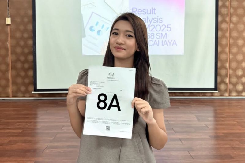 Ariana mendapat keputusan cemerlang dalam SPM.
