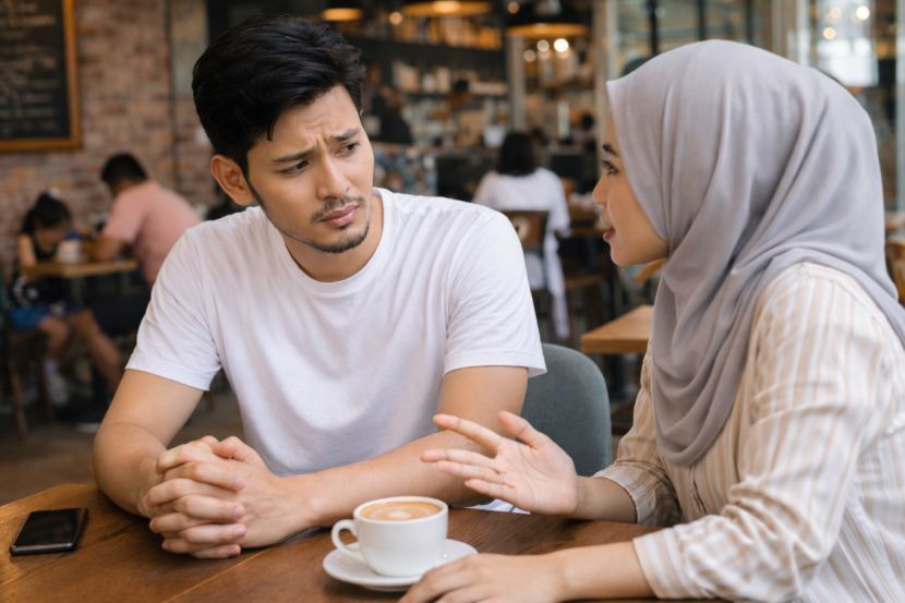 Pasangan yang bakal mendirikan rumah tangga perlu merancang setiap perbelanjaan yang diperlukan semasa majlis perkahwinan. -Gambar hiasan AI