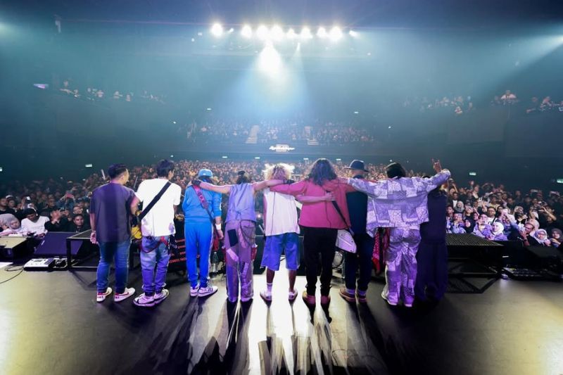 Kristal mempersembahkan lebih 35 buah lagu pada malam konsert.