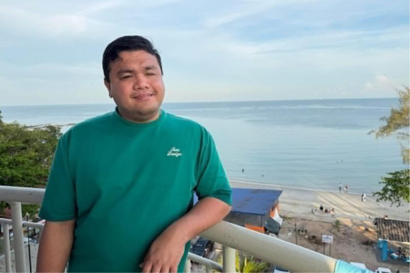 Azmi dilihat semakin aktif di media sosial.