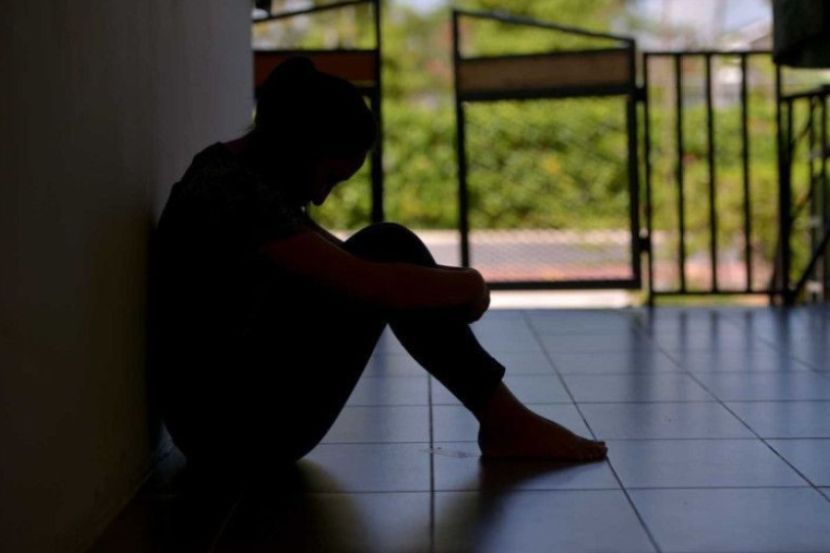 Ibu bapa perlu peka terhadap perubahan anak yang tinggal di asrama. -Gambar hiasan 