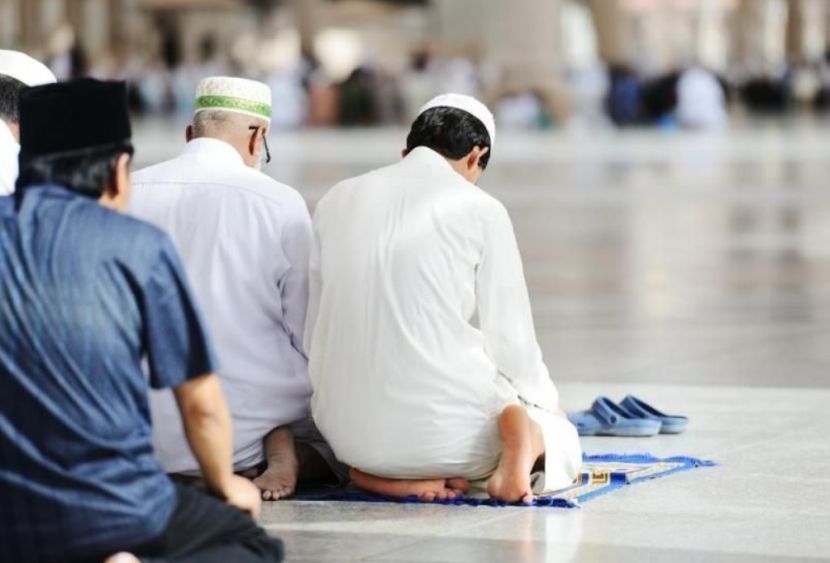 Ramai yang mencari pahala melalui infaq dan wakaf barangan kepada masjid atau surau. -Gambar hiasan