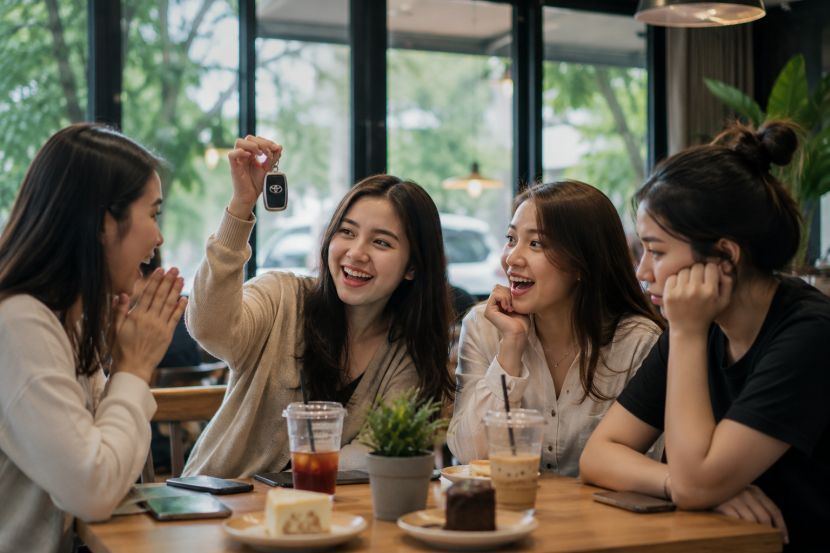 Perkongsian rakan sebaya kadang kala mencetuskan rasa cemburu. -Gambar hiasan AI