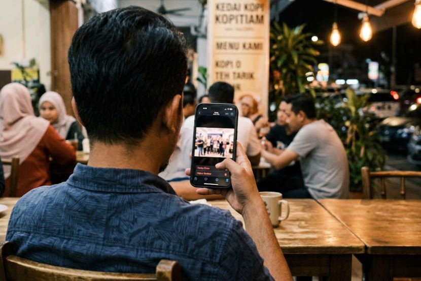 Gambar terlalu banyak menjadi punca storan cepat penuh. -Gambar hiasan AI