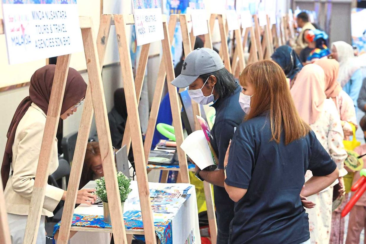 Visitors looking for the best travel deals at the Star Karnival Cuti-Cuti Malaysia, happening at Paradigm Mall Convention Centre in Johor Baru from Nov 7 until Nov 9. — THOMAS YONG/The Star