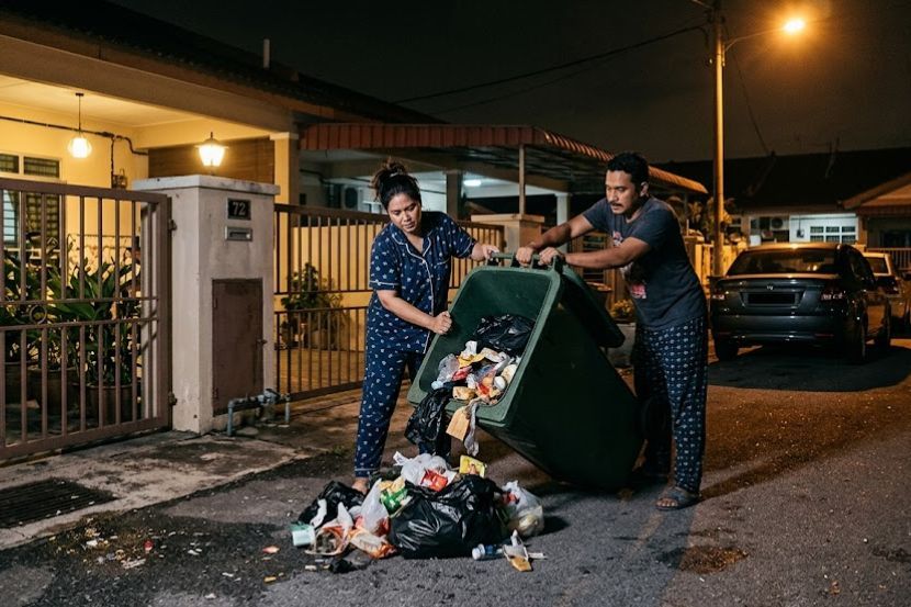 Hilang sabar menyebabkan ada pihak akan membuang semula sampah yang dibuang jiran. -Gambar hiasan AI