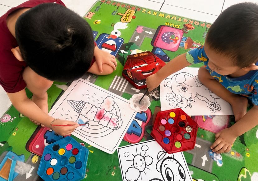 Aktiviti mewarna dan melukis dapat membantu anak-anak cepat belajar