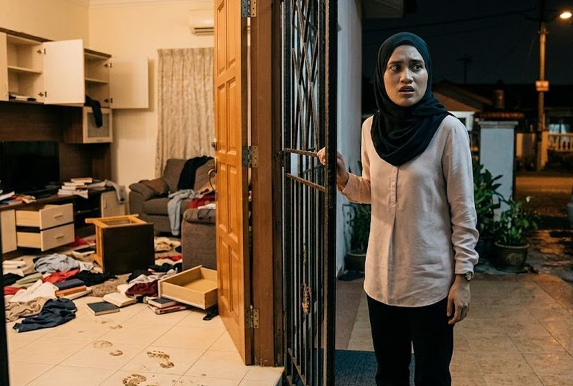 Rumah menjadi sasaran perompak selepas 'bantuan' dihulurkan. -Gambar hiasan AI