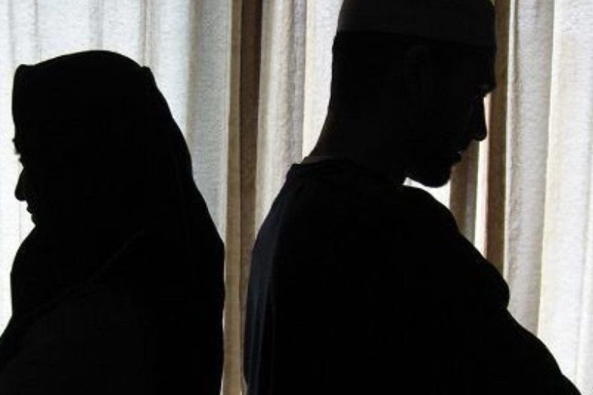Perselisihan faham angkara orang ketiga perkara biasa dalam perhubungan. -Gambar hiasan AI