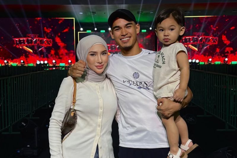 Alif (tengah) mahu menjalankan tanggungjawab sebagai ketua keluarga dengan baik.
