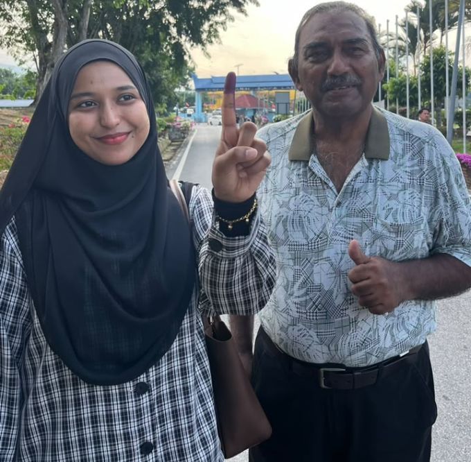 Nur Farah Arina Abdull Sitar pulang dari Muar, Johor untuk tunaikan tanggungjawabnya.