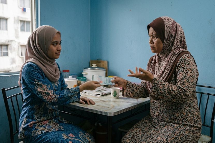 Ibu bapa tidak seharusnya meminta anak-anak menanggung mereka sepenuhnya. -Gambar hiasan AI