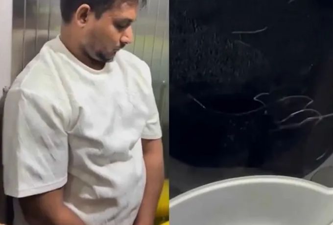 Suspek ditahan oleh kru kabin dan penumpang sebelum diserhkan kepada polis.