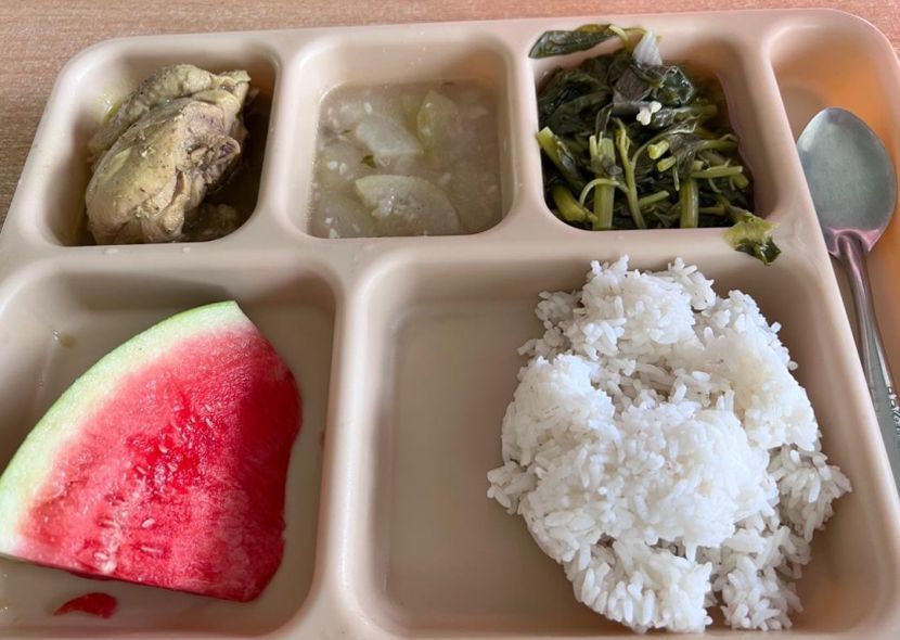 Makanan hospital dibuat mengikut kiraan kalori dan gizi sesuai untuk pesakit.