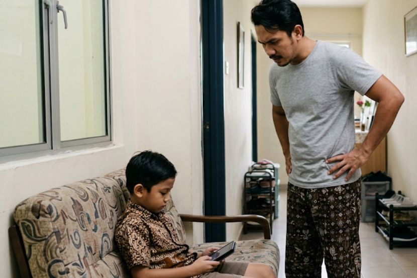 Ibu bapa wajar memberi hukuman bagi tujuan mendidik anak jika mereka berbohong. -Gambar hiasan AI