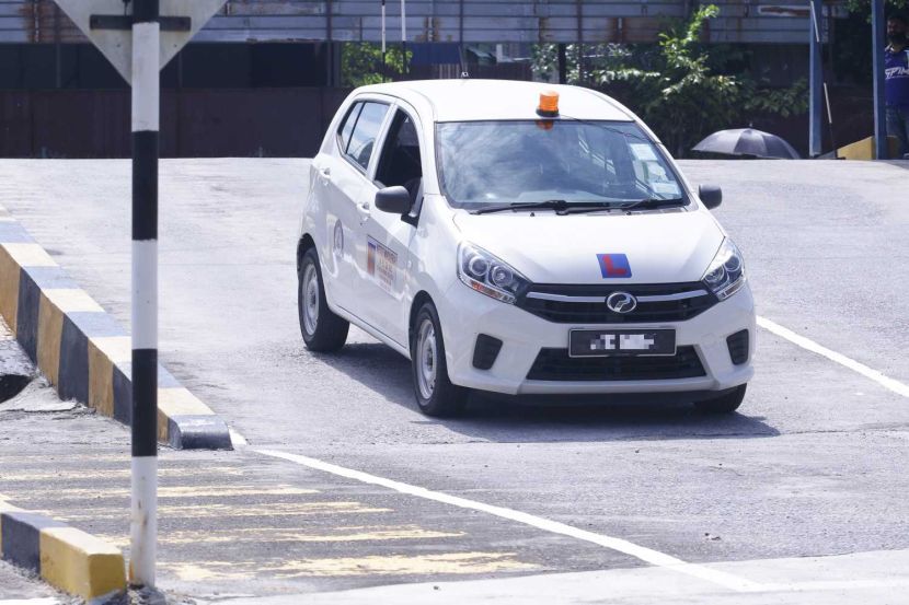 Participants having their JPJ test at Institut Manducekap Hi-Tec Sdn Bhd in Taman Sri Muda, Shah Alam. — IZZRAFIQ ALIAS/The Star