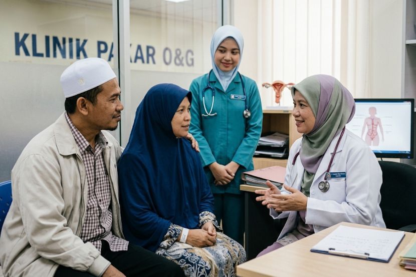 Pesakit wanita lebih selesa mendapat rawatan daripada doktor wanita. -Gambar hiasan AI