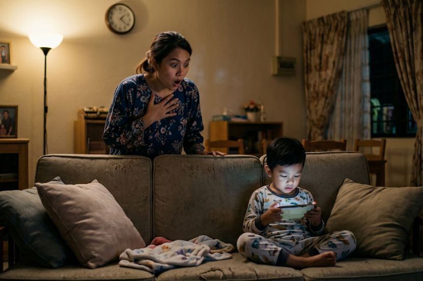 Ibu bapa perlu memantau kandungan yang ditonton anak-anak. -Gambar hiasan AI